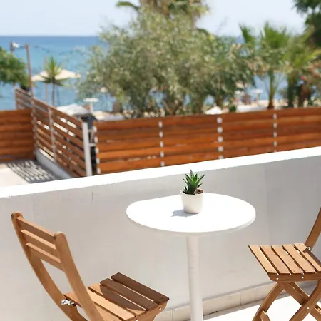 Hotel Azure Bay *