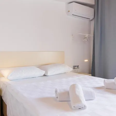 Hotel Azure Bay Agia Varvara