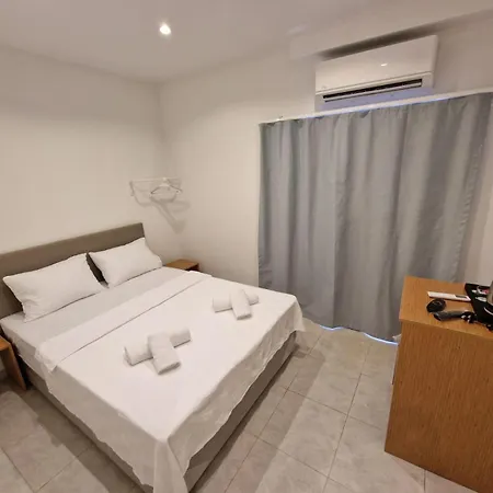 Azure Bay Hotel *