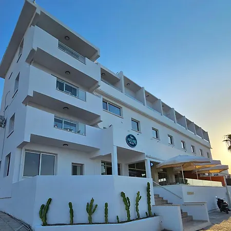 Azure Bay Hotel *
