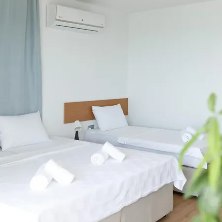 Azure Bay Hotel Agia Varvara