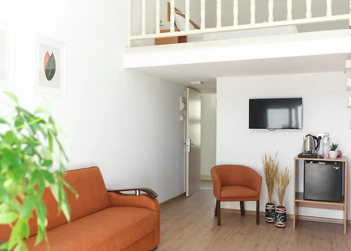 Azure Bay * Ayvaryara