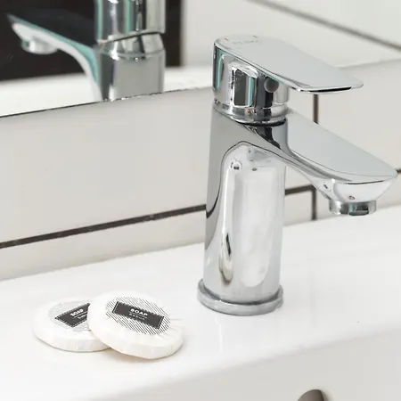 Ξενοδοχείο Azure Bay *