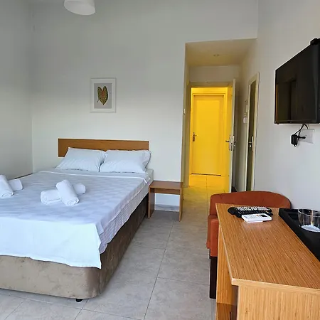 Hotel Azure Bay Ayia Varvara