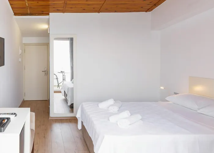 Azure Bay Hotel Ayvaryara