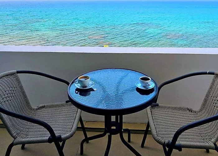 Azure Bay * Ayvaryara